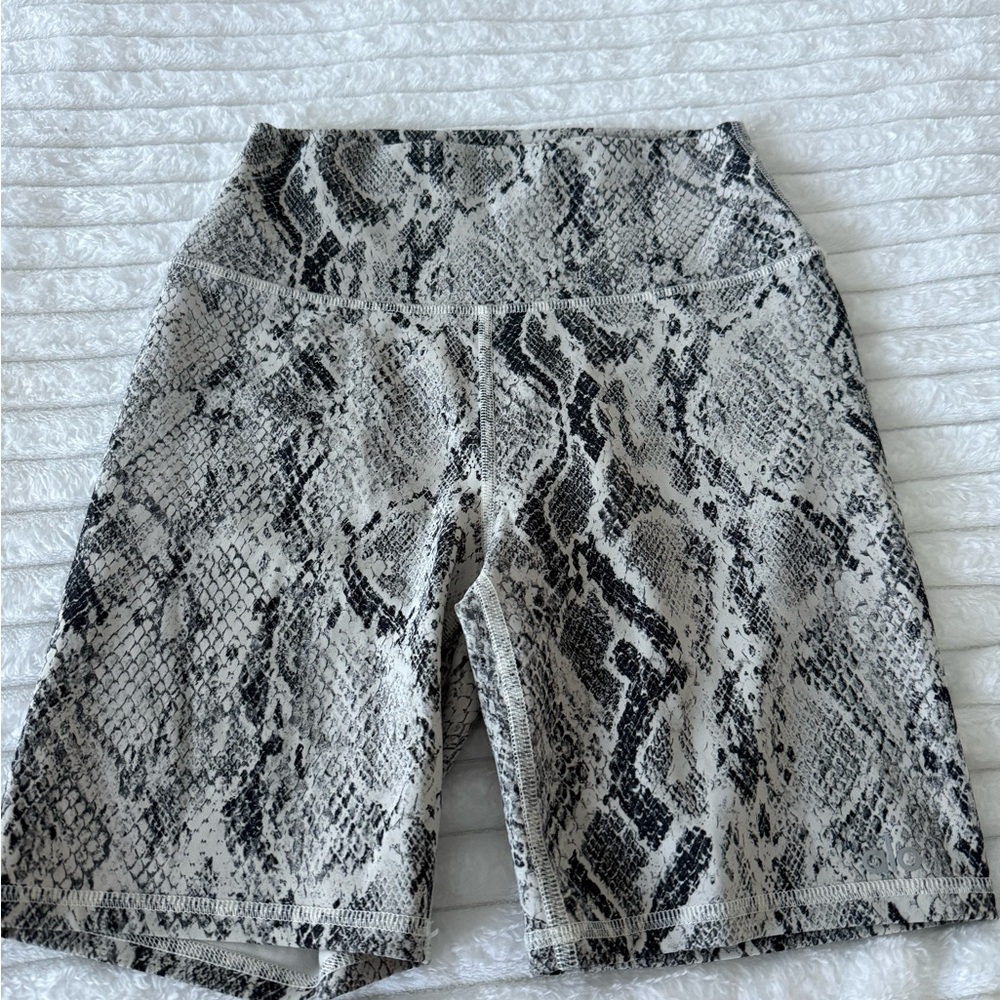 ALO Yoga Monochrome Snake biker shorts S